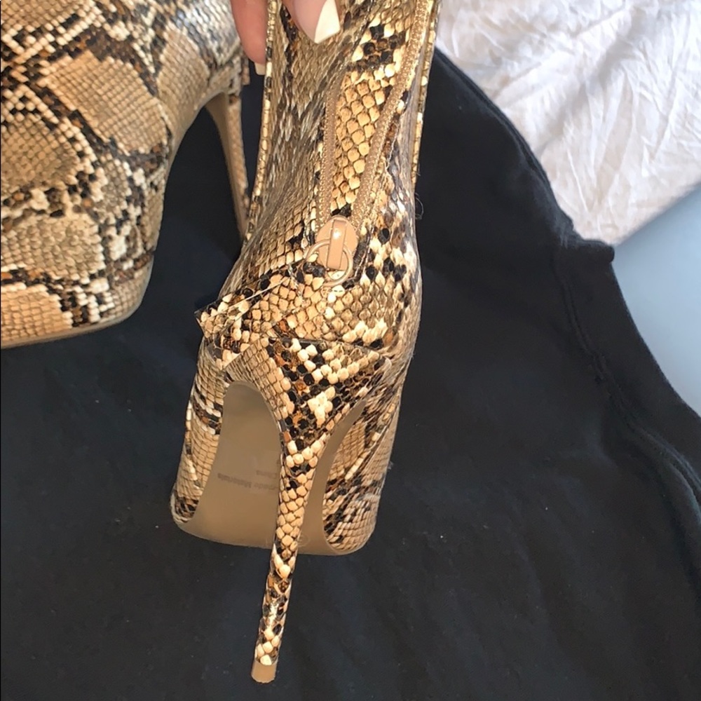 Snakeskin booties with thin heel size 6.5 - Picture 3 of 4